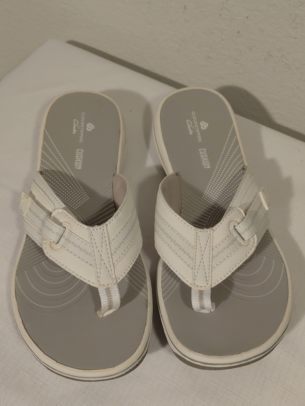 Clarks Cloudsteppers White Cushion Flip Flop